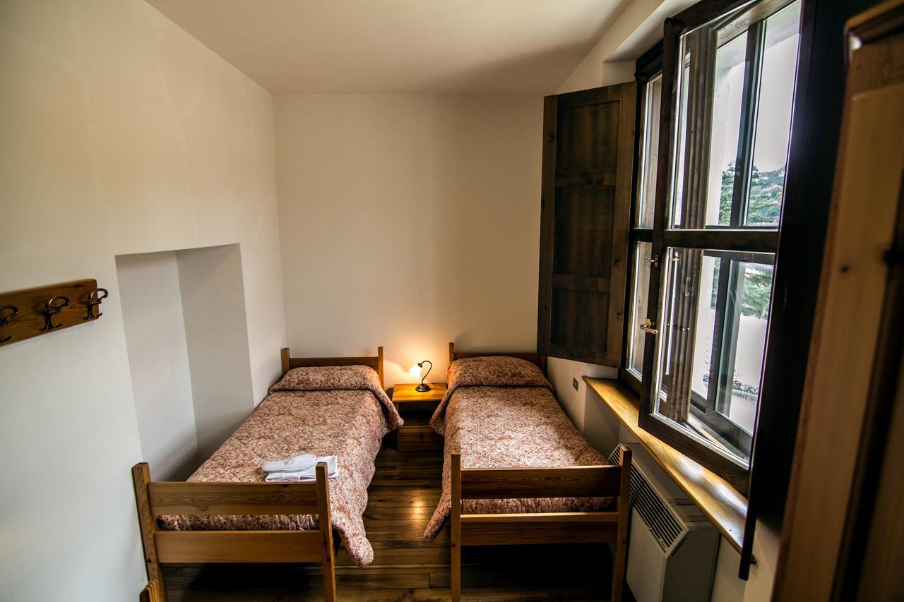 Il Camoscio Mountain & Bike Hostel Rovere  Exterior photo